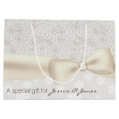 旧式なアイボリーの花の結婚式のギフトバッグ ラージペーパーバッグ (裏面)