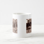 旧式なセピア色の調子車の写真 コーヒーマグカップ (中央)