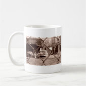 旧式なセピア色の調子車の写真 コーヒーマグカップ (左)