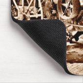 旧式なトラクターの農機具のクラシックのセピア色 マウスパッド (コーナー)