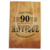 旧式なマイル標石の第90誕生日 ミディアムペーパーバッグ (裏面)