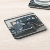 旧式なメルセデス3 コースター (左側)