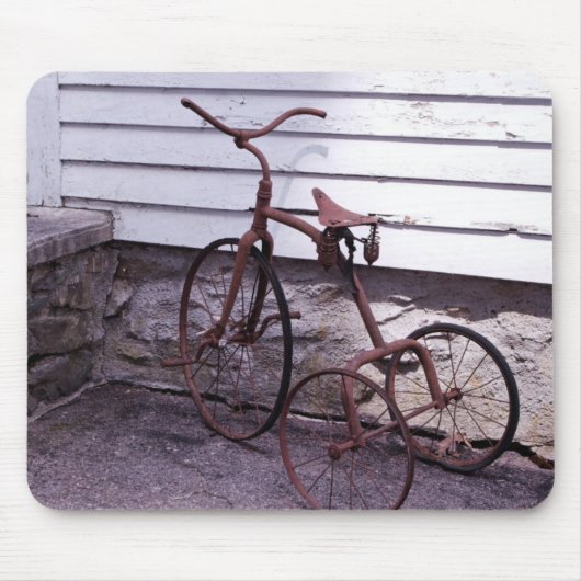 旧式な三輪車 マウスパッド (正面)