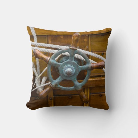 旧式な木のボート クッション (正面)