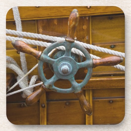 旧式な木のボート コースター (正面)