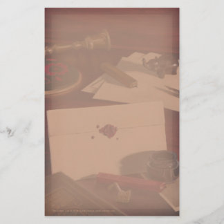 旧式な机の文房具の密封された手紙 便箋