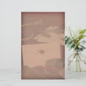 旧式な机の文房具の密封された手紙 便箋 (スタンド正面)