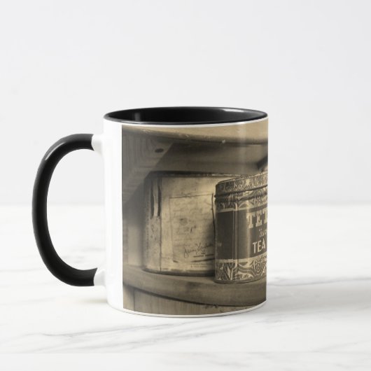 旧式な錫のマグ マグカップ (左)