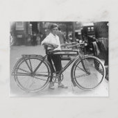 旧自転車ヴィンテージB&W写真付き少年 ポストカード (正面)