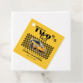 早い2歳の誕生日に育つイエロースポーツカー フェイバータグ (インサイチュ)