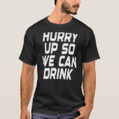 早くマラソンスポーツをプレおもしろいに飲める Tシャツ (正面)