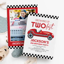 早く成長する赤いレースカー 2歳の誕生日