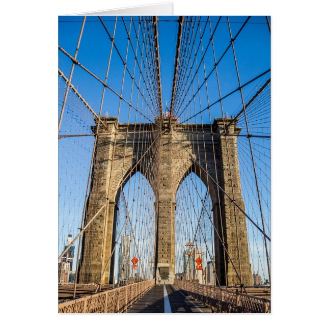 早朝のブルックリン橋 (正面)