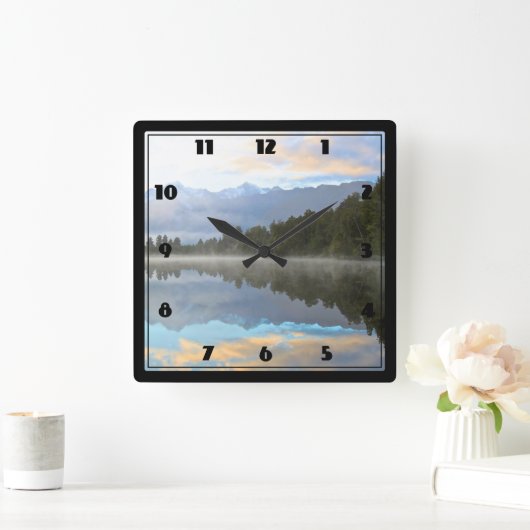 早朝の反射の景色 スクエア壁時計 (ホーム)