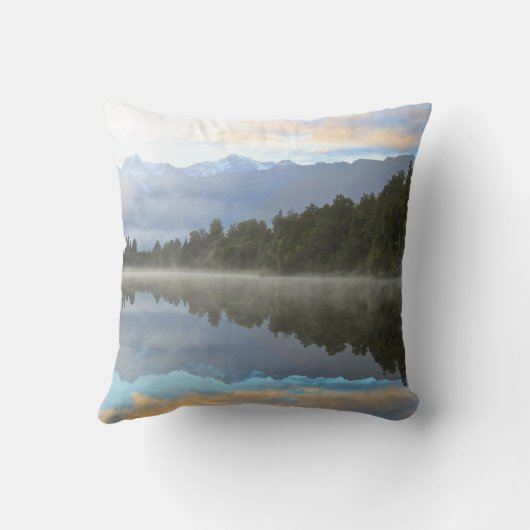 早朝の反射（横） クッション (裏面)