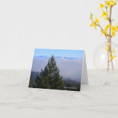 早朝の霧とシャスタ山….. カード (黄色い花)