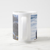 昆布包まれたの海水浴 ジャンボコーヒーマグカップ (裏面)