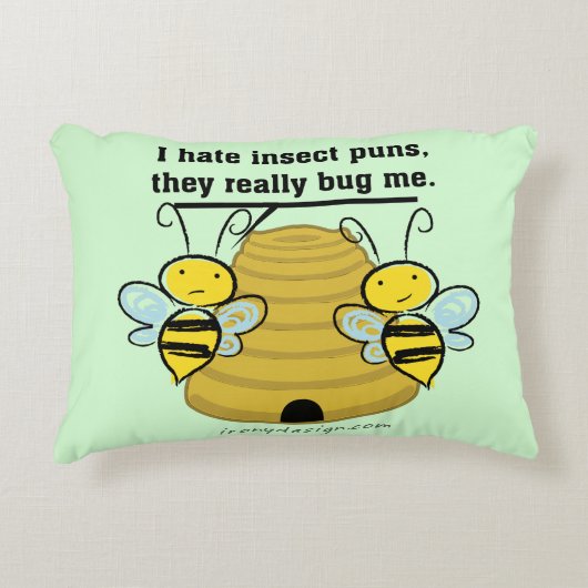 昆虫は煩わせますおもしろいな私をブンブンいう音蜂をもじります アクセントクッション (正面)