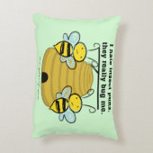 昆虫は煩わせますおもしろいな私をブンブンいう音蜂をもじります アクセントクッション (裏面(縦))