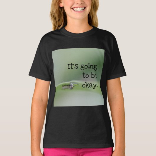 （昆虫）オオカバマダラ、モナークキャタピラー：大丈夫だ Tシャツ (正面)