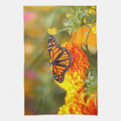 （昆虫）オオカバマダラ、モナークバタフライオレンジマリゴールド写真 キッチンタオル (縦)