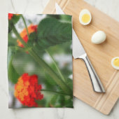 (昆虫)オオカバマダラ、モナークバタフライオンオレンジアンドレッドランタナ キッチンタオル (四つ折り)