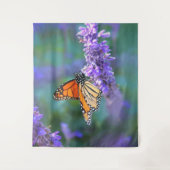 （昆虫）オオカバマダラ、モナークバタフライオンパープル薄紫花 タペストリー (正面)