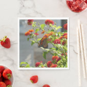 (昆虫)オオカバマダラ、モナークバタフライオンレッドバタフライブッシュ スタンダードランチョンナプキン (インサイチュ)