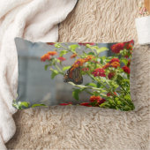 （昆虫）オオカバマダラ、モナークバタフライオンレッドバタフライブッシュ ランバークッション (ブランケット)