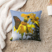 （昆虫）オオカバマダラ、モナークバタフラインサンフラワーズ装飾用クッション クッション (ブランケット)