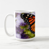 (昆虫)オオカバマダラ、モナークバタフライ聖なる書物、 経典マグカップ コーヒーマグカップ (左)