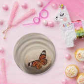 （昆虫）オオカバマダラ、モナーク蝶が石に咲く禅の庭 ペーパープレート (パーティー)