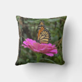 （昆虫）オオカバマダラ、モナーク蝶のピンクかわいらしの《植物》百日草の花 クッション (裏面)