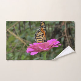 （昆虫）オオカバマダラ、モナーク蝶のピンクかわいらしの《植物》百日草の花 ハンドタオル