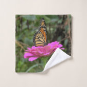 （昆虫）オオカバマダラ、モナーク蝶のピンクかわいらしの《植物》百日草の花 バスタオルセット (ウォッシュタオル)