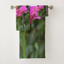 （昆虫）オオカバマダラ、モナーク蝶のピンクかわいらしの《植物》百日草の花 バスタオルセット