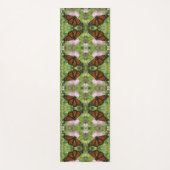 （昆虫）オオカバマダラ、モナーク蝶のピンクのアザミ – 2つの側面の写真 ヨガマット (正面)