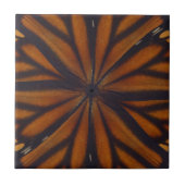 (昆虫)オオカバマダラ、モナーク蝶の羽の円形パターン閉じる タイル (正面)