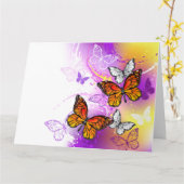 (昆虫)オオカバマダラ、モナーク蝶の背景(紫) カード (黄色い花)