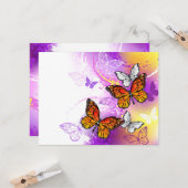 （昆虫）オオカバマダラ、モナーク蝶の背景（紫） カード (正面/裏面インサイチュ)