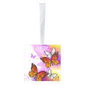 （昆虫）オオカバマダラ、モナーク蝶の背景（紫） キューブオーナメント (右)