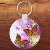 (昆虫)オオカバマダラ、モナーク蝶の背景(紫) キーホルダー (正面)