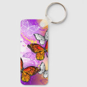 (昆虫)オオカバマダラ、モナーク蝶の背景(紫) キーホルダー (裏面)