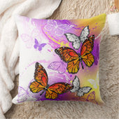 （昆虫）オオカバマダラ、モナーク蝶の背景（紫） クッション (ブランケット)