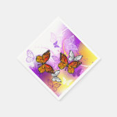 （昆虫）オオカバマダラ、モナーク蝶の背景（紫） スタンダードカクテルナプキン (角)
