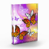 （昆虫）オオカバマダラ、モナーク蝶の背景（紫） フォトブロック (左)