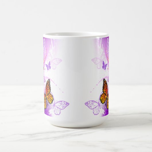 (昆虫)オオカバマダラ、モナーク蝶の背景(紫) モーフィングマグカップ (中央)
