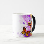 (昆虫)オオカバマダラ、モナーク蝶の背景(紫) モーフィングマグカップ (正面右)