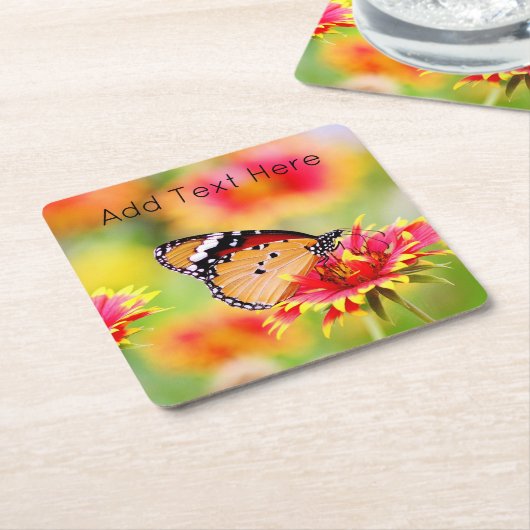 （昆虫）オオカバマダラ、モナーク蝶の赤と黄色の花 スクエアペーパーコースター (アングル)
