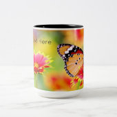 (昆虫)オオカバマダラ、モナーク蝶の赤と黄色の花 ツートーンマグカップ (中央)